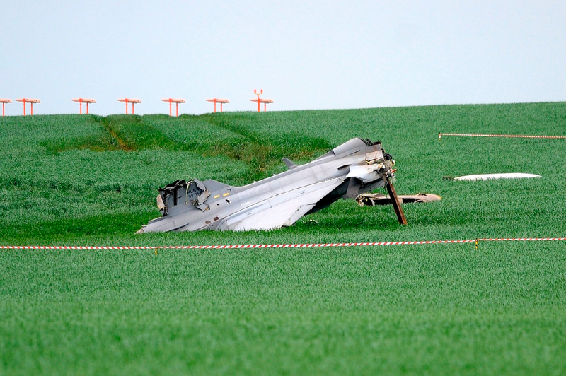 Illustration for article titled Hungarian Pilot Punches Out Of His Saab Gripen During Emergency Landing